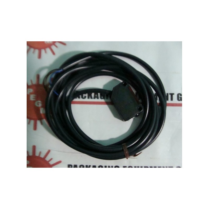 OMRON E3Z-R81 PHOTOELECTRIC SWITCH OMRON E3Z-R81 PHOTOELECTRIC SWITCH