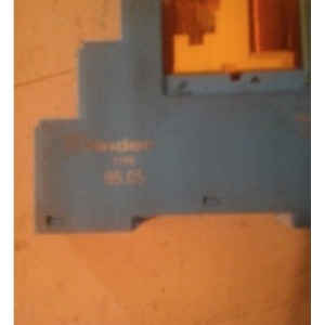 FINDER  BASE 95.05 + RELAY