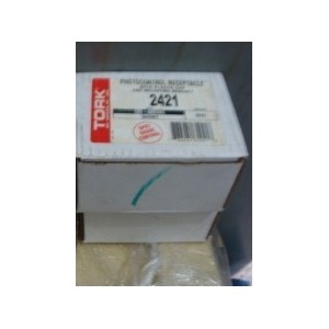 TORK PHOTO CONTROL RECEPTABLE 2421 120-480 VAC 50/60HZ LOT OF 2