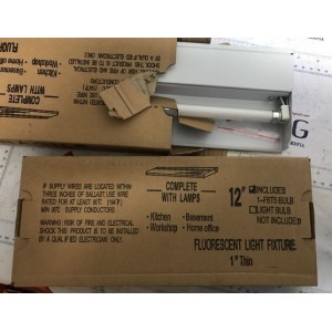 FLUORECENT LIGHT FIXTURE