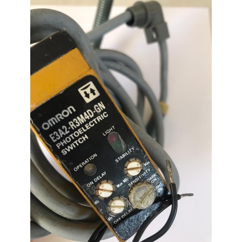 OMRON E3A2-R3M4D-GN