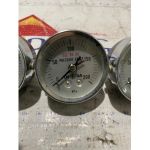 OIL PRESSURE GAUGE 200 PSI