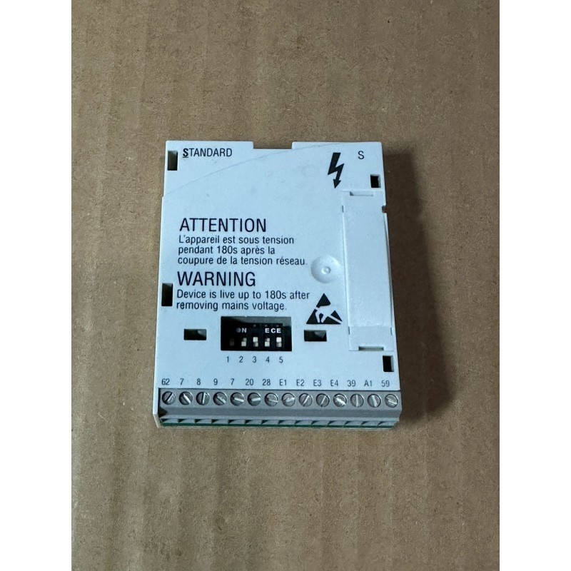 LENZE E82ZAFS P/N 00422485 LENZE E82ZAFS P/N 00422485