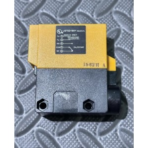 OMRON E3A2-R3M4