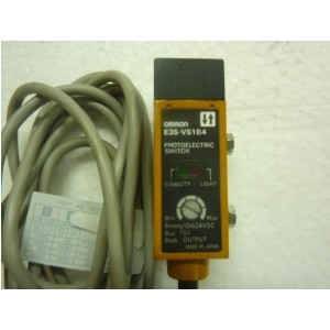 OMRON PHOTOELECTRIC SWITCH E3S-VS1B4
